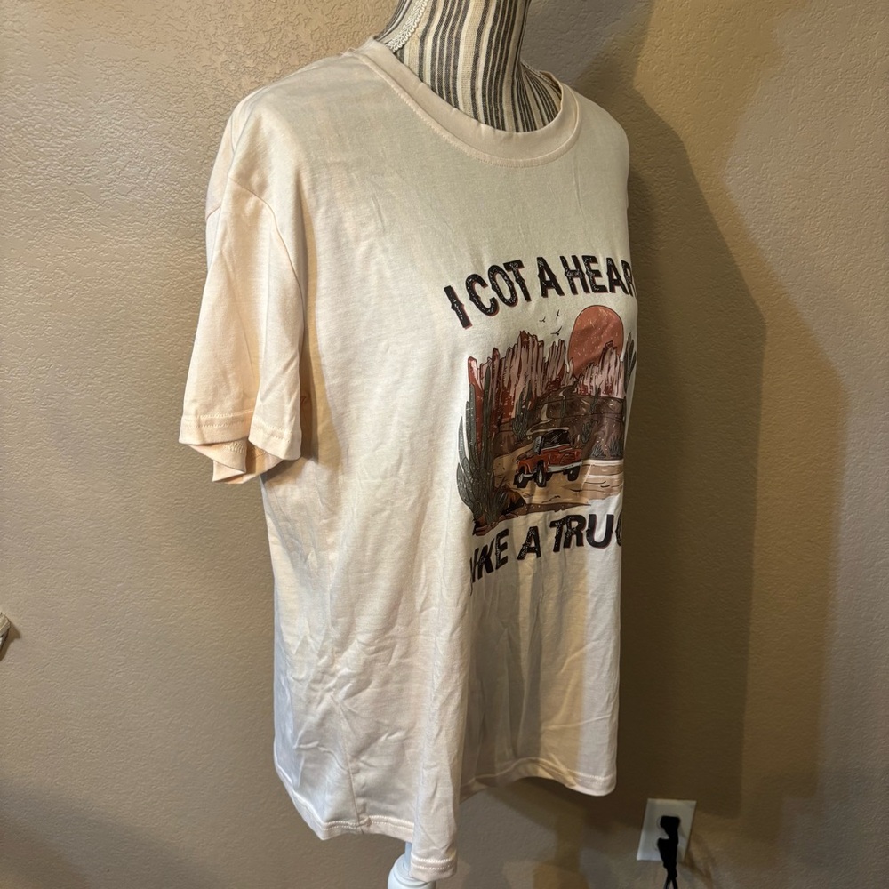 NEW Graphic Tee XL Cream Desert Scene Heart Like a Truck Country Western Lightwt - Picture 5 of 13